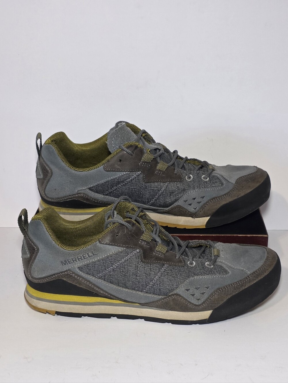 Merrell Men 10 Castlerock Gray Suede Canvas Hiking Trail Approach Shoes J91251